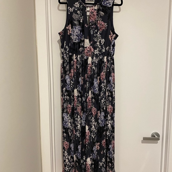 Long Maxi Dress size 14 - Picture 2 of 4